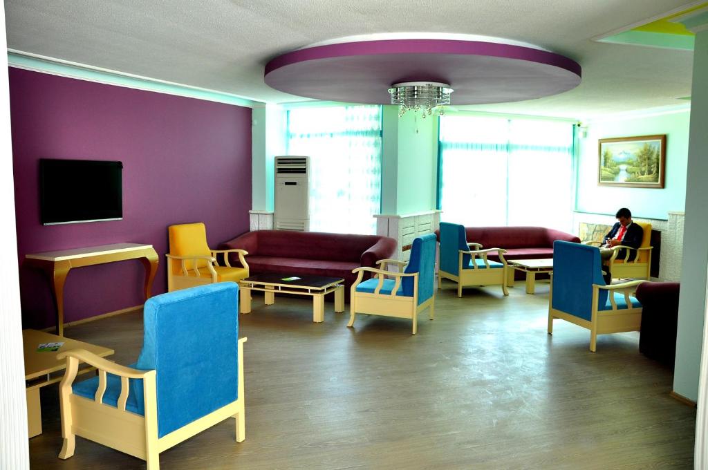 TV a/nebo společenská místnost v ubytování Cinar Family Suite Hotel Side