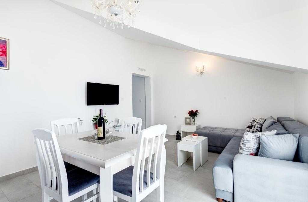 Sunny Nest Apartments - 10