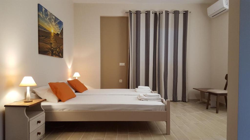 Postel nebo postele na pokoji v ubytování Loggos view apartments