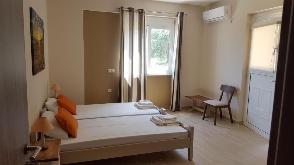 Postel nebo postele na pokoji v ubytování Loggos view apartments