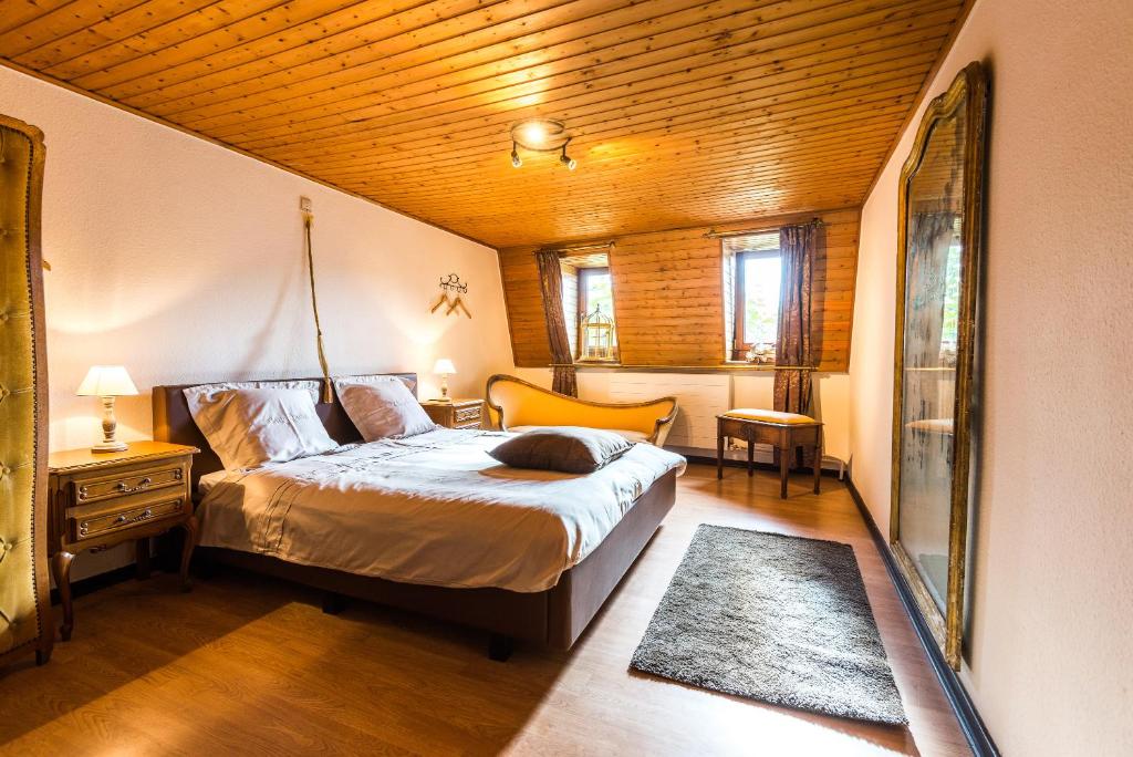 מיטה או מיטות בחדר ב-Le Gîte de Catherine