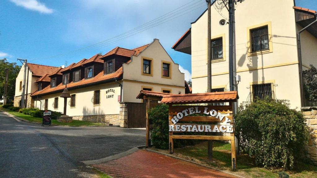 a sign for a restaurant in front of a building at Hotel Lony in Mochov