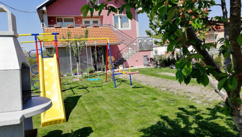 Herní místnost nebo prostor pro děti v ubytování Apartments "Predah kod Baraća"