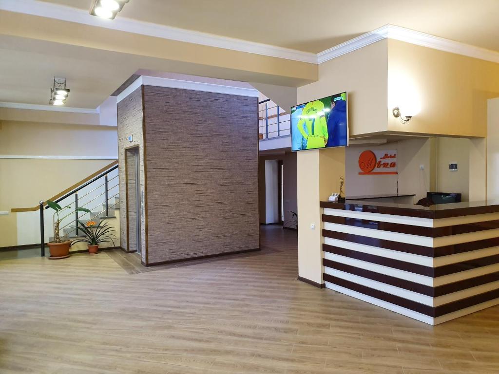 TV a/nebo společenská místnost v ubytování Mina Hotel