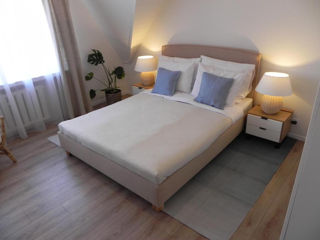 Кровать или кровати в номере Apartamenty Starówka