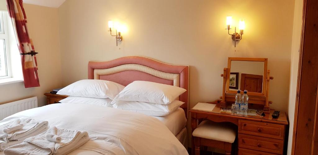 Postel nebo postele na pokoji v ubytování Claremount House B&B