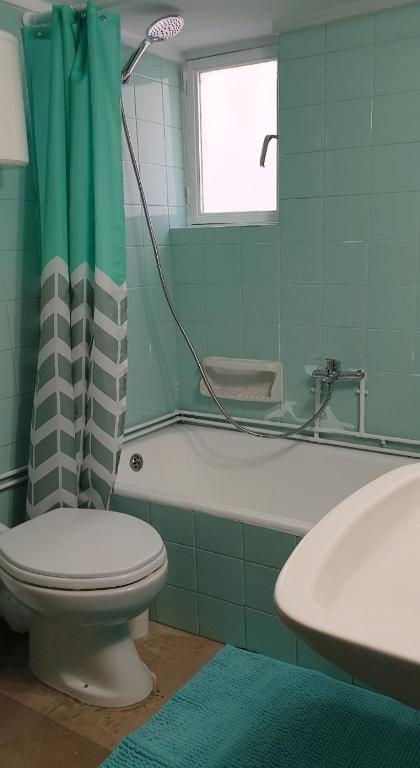 Kúpeľňa v ubytovaní Koukaki apartment near Acropolis