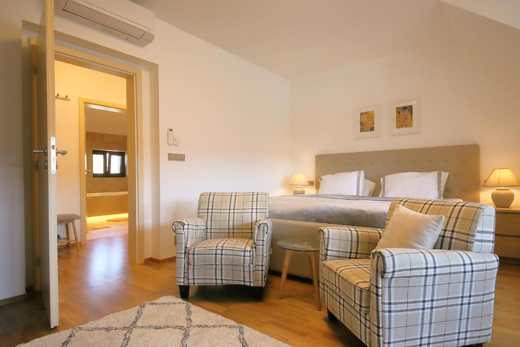 Prague Expat House - 1