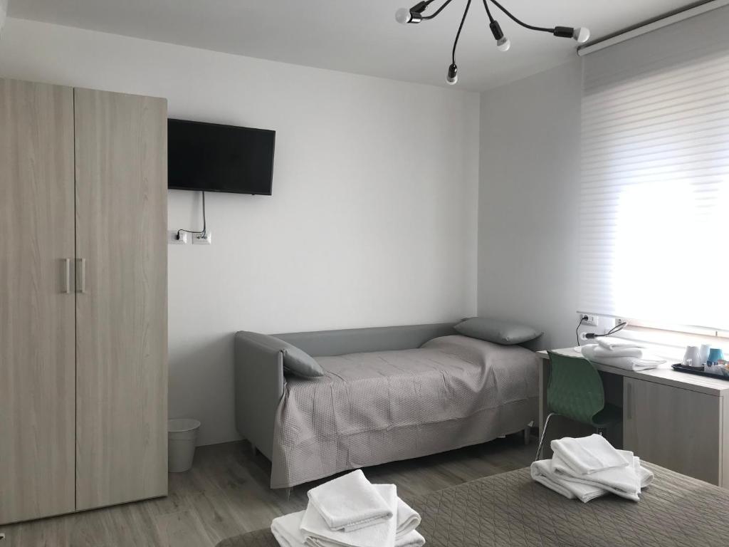 TV a/nebo společenská místnost v ubytování Il Sole e la Luna B&B in Garda