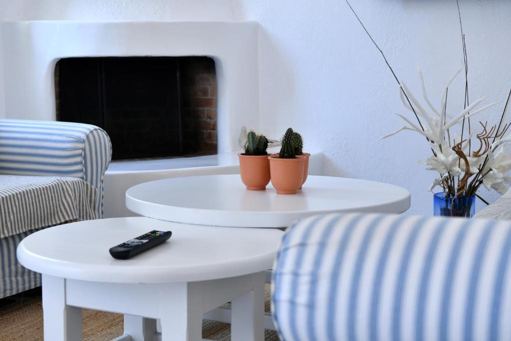 Posedenie v ubytovaní Santa Flora 3 Bedroom House â Parikiaâs Edge