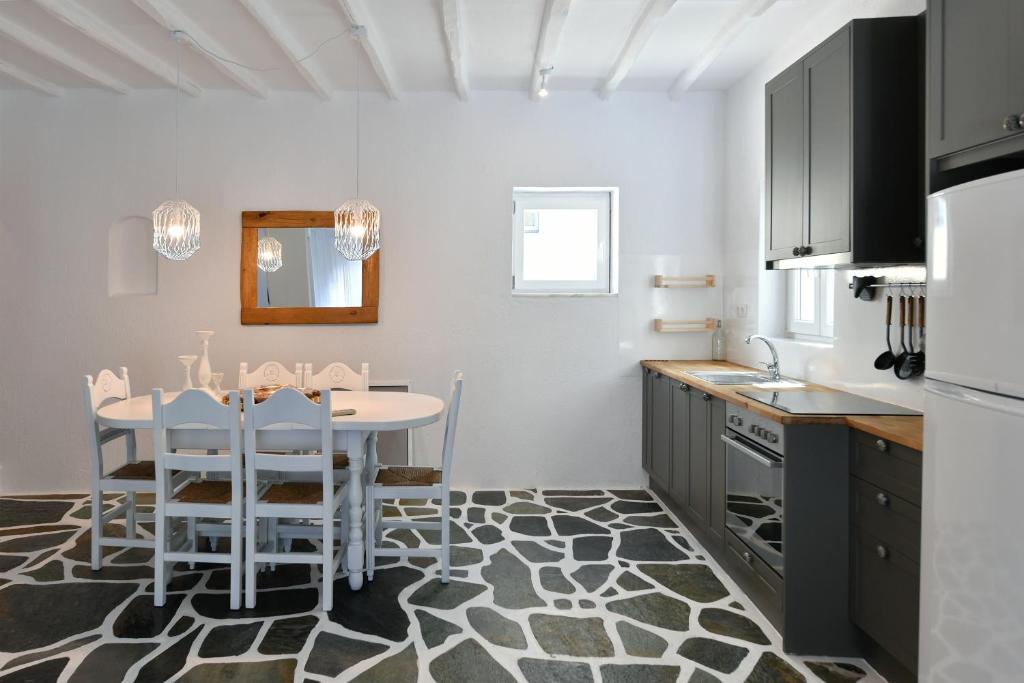 Kuchyňa alebo kuchynka v ubytovaní Santa Flora 3 Bedroom House â Parikiaâs Edge