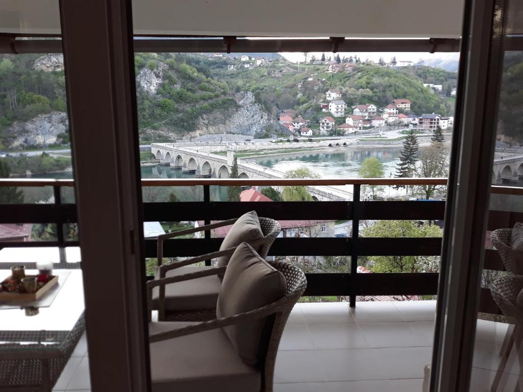 a room with a window with a view of a river at Apartman Dan & Noc in Višegrad