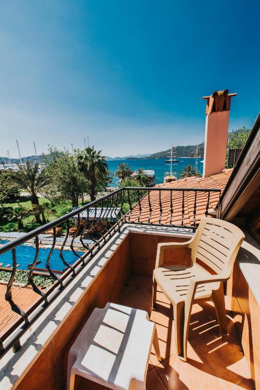 Bazén v ubytování Gocek Unlu Hotel nebo v jeho okolí