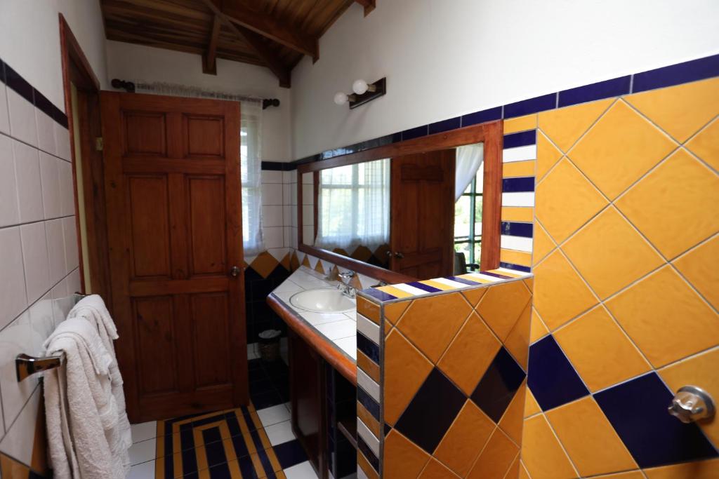 Postel nebo postele na pokoji v ubytování Tierra Magica B&B and Art Studio