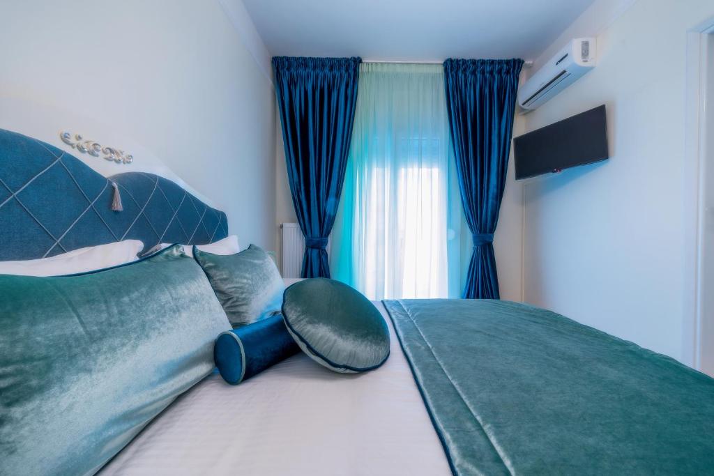 Televízia a/alebo spoločenská miestnosť v ubytovaní Acropolis deluxe Apt.(Must)
