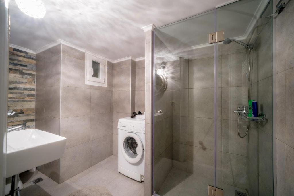 Kúpeľňa v ubytovaní Acropolis deluxe Apt.(Must)