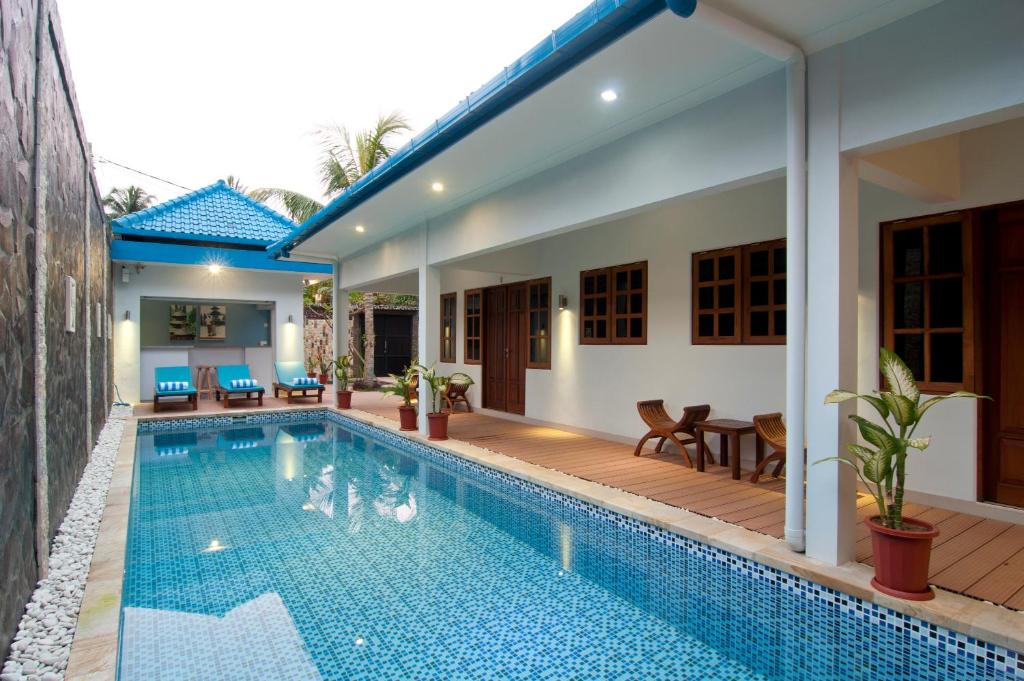 Villa con piscina y casa en Lovina Oasis Hotel, en Lovina