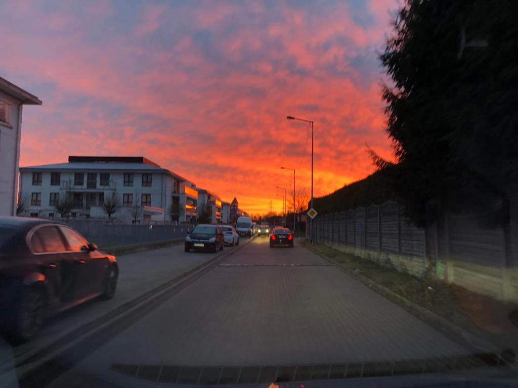 Východ nebo západ slunce při pohledu z apartmánu nebo okolí