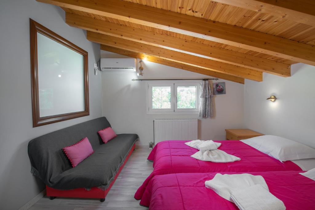 Posteľ alebo postele v izbe v ubytovaní Corfu Villa Potamaki