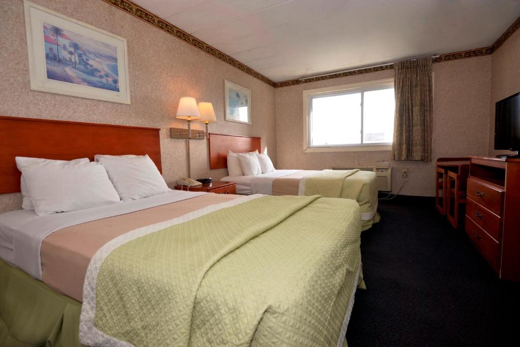 Postel nebo postele na pokoji v ubytování Days Inn by Wyndham Atlantic City Beachblock