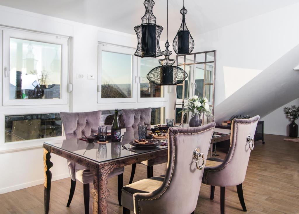 a dining room with a table and chairs at Note Luxury Apartments in Zagreb