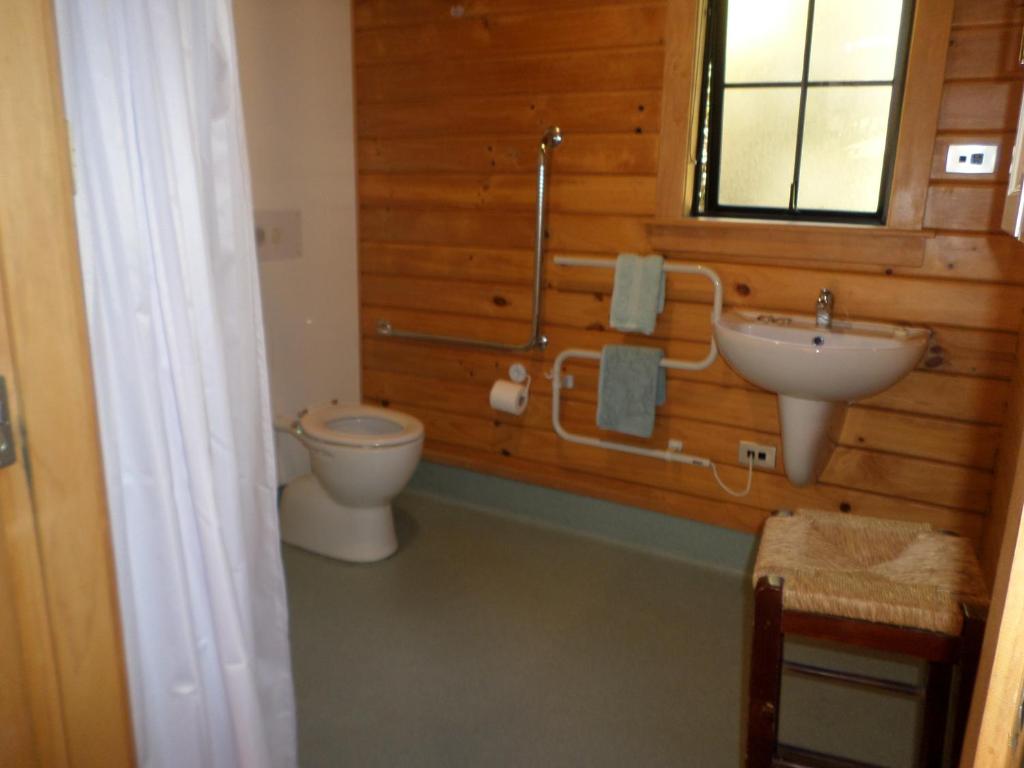 Koupelna v ubytování Central Chalets Ltd