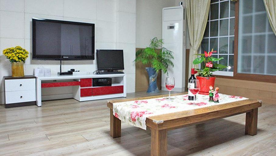 TV a/nebo společenská místnost v ubytování Tongyeong Bada Sarang Pension
