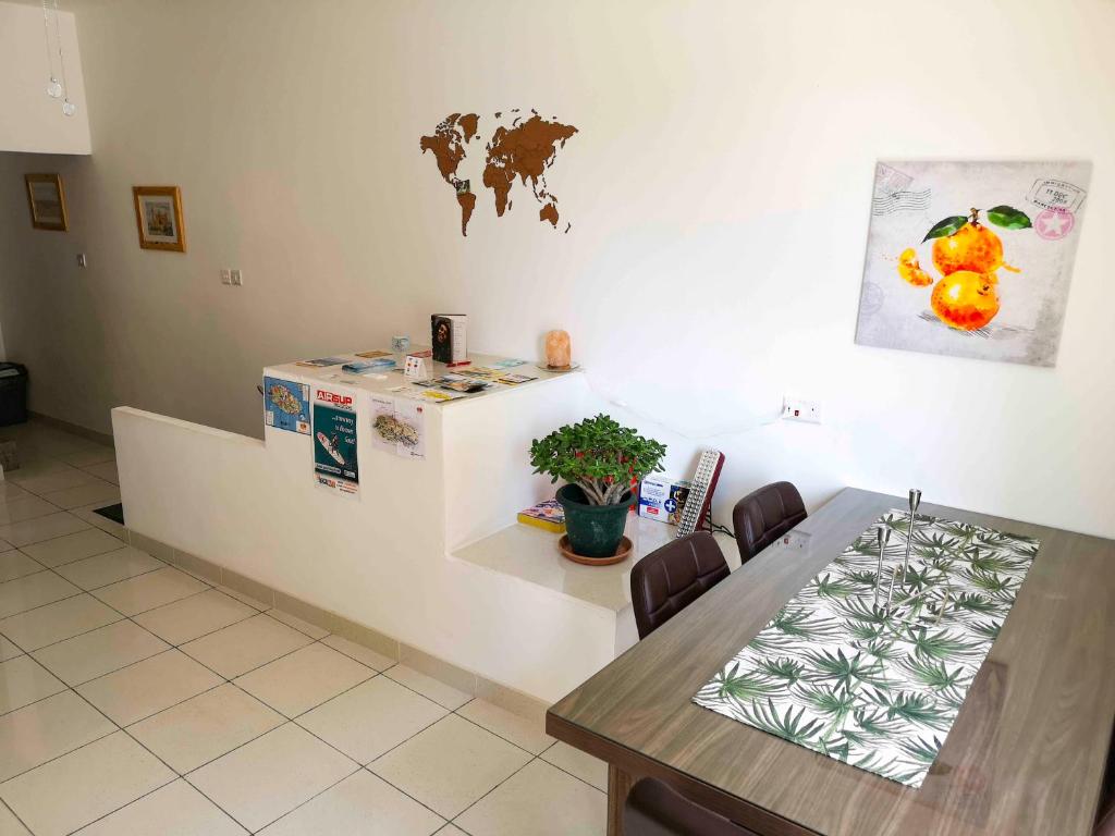 a kitchen with a table and a counter with a table and chairs at All Nations Holiday Home in Għajnsielem