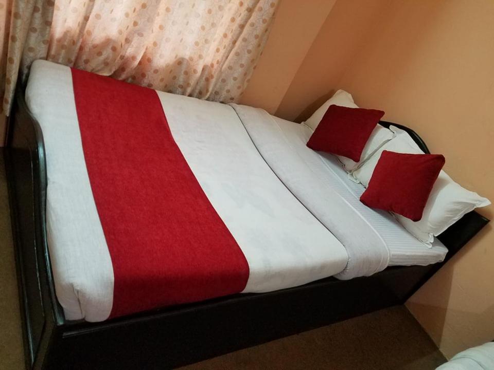 Postel nebo postele na pokoji v ubytování HOTEL ICE VIEW POKHARA