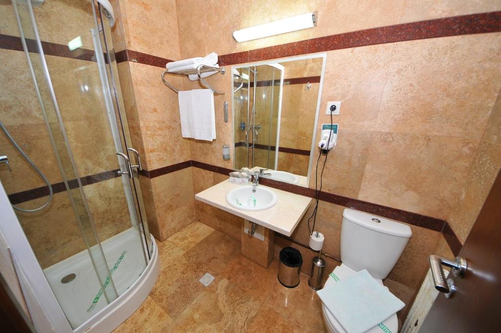 Koupelna v ubytování Hotel Royale
