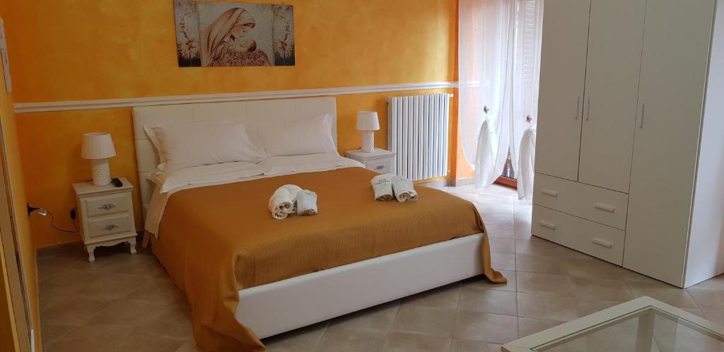 Un pat sau paturi într-o cameră la B&B Del Corso Vittorio