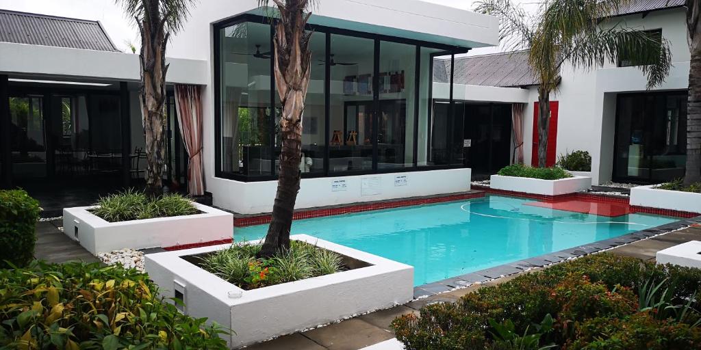 Kolam renang di atau dekat dengan 21 Kingfisher Guesthouse