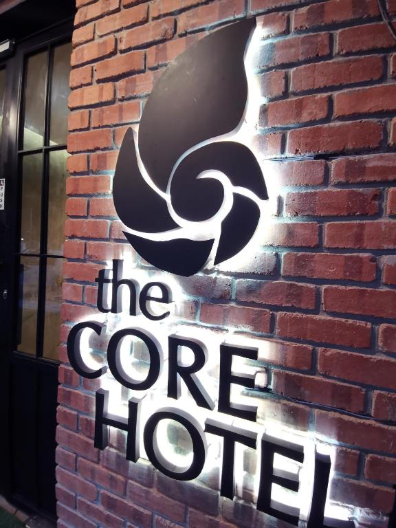 Certifikát, hodnocení, plakát nebo jiný dokument vystavený v ubytování The Core Hotel