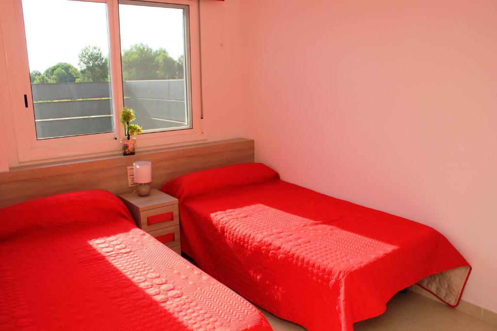 Posteľ alebo postele v izbe v ubytovaní Riumar "Marc", 550m to beach, private pool, On-Site-Service, dog beach