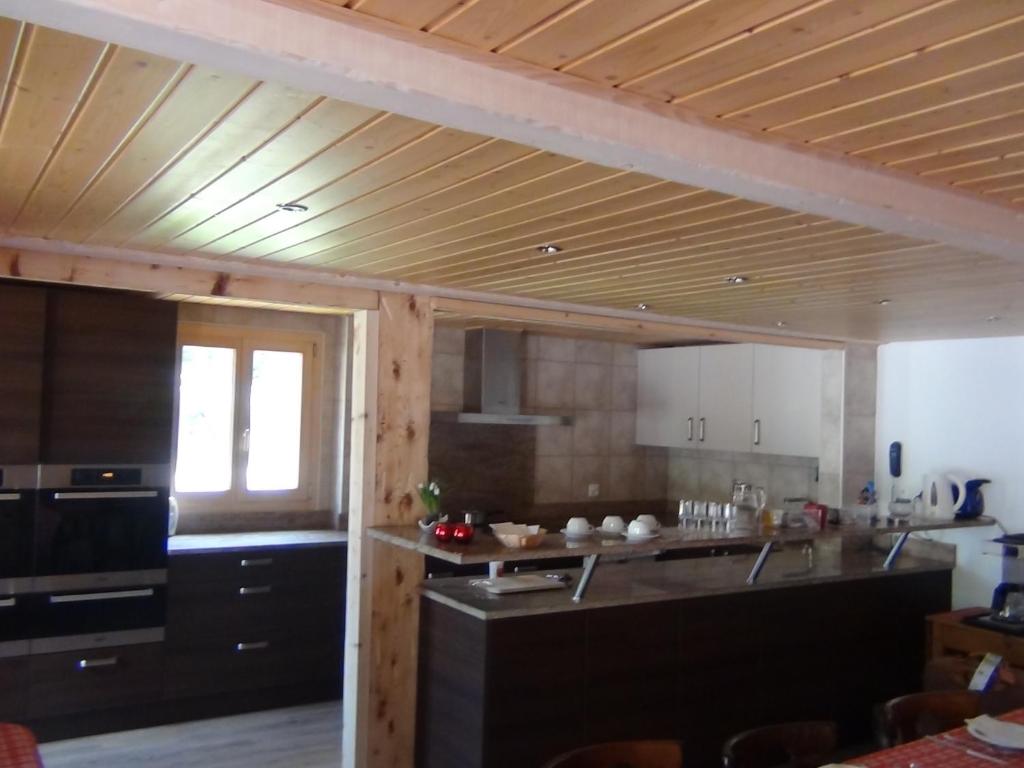 Kuchyň nebo kuchyňský kout v ubytování Chalet Suisse Bed and Breakfast