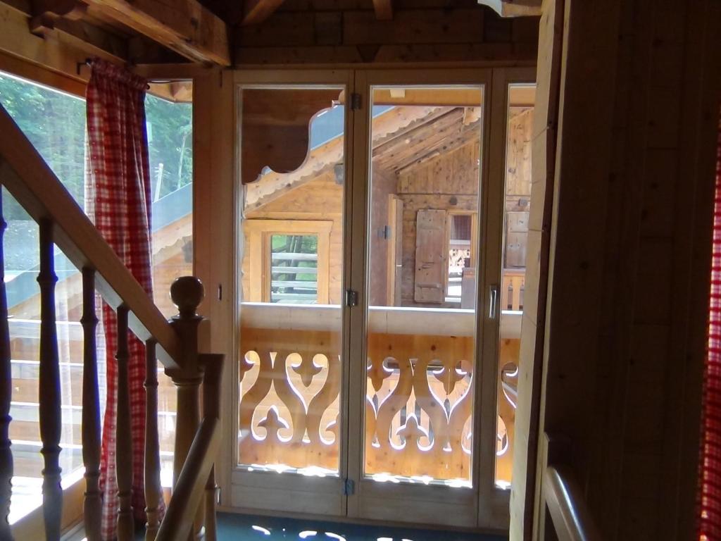 Balkón nebo terasa v ubytování Chalet Suisse Bed and Breakfast