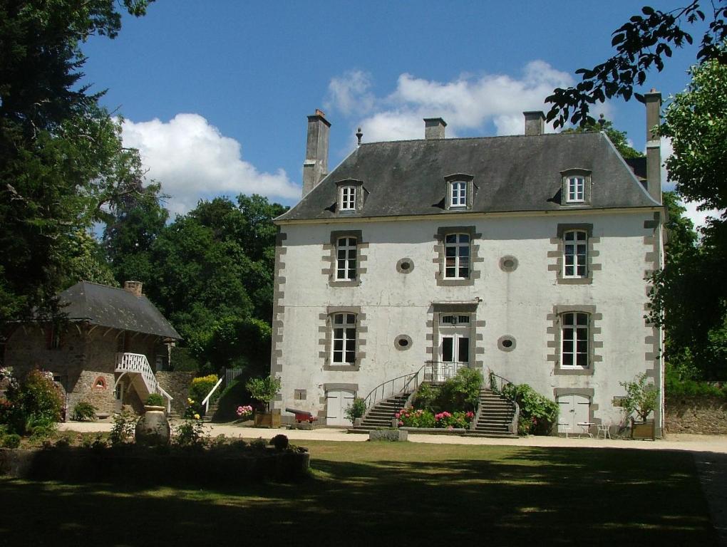 a large white house with a gray roof at Chambres d'Hôtes Launay Guibert in Miniac-Morvan