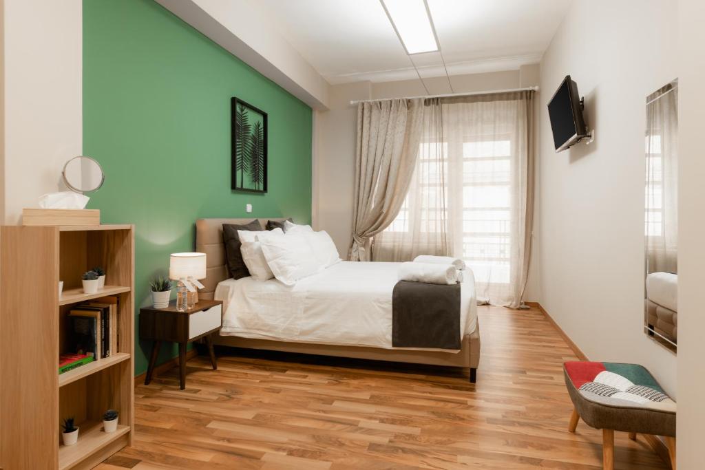 Кровать или кровати в номере Monastiraki Urban Apartments