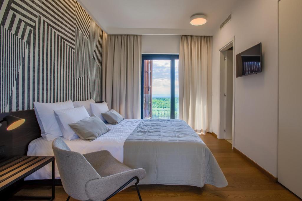 Postel nebo postele na pokoji v ubytování Yellow Tree Jurici Home & Spa