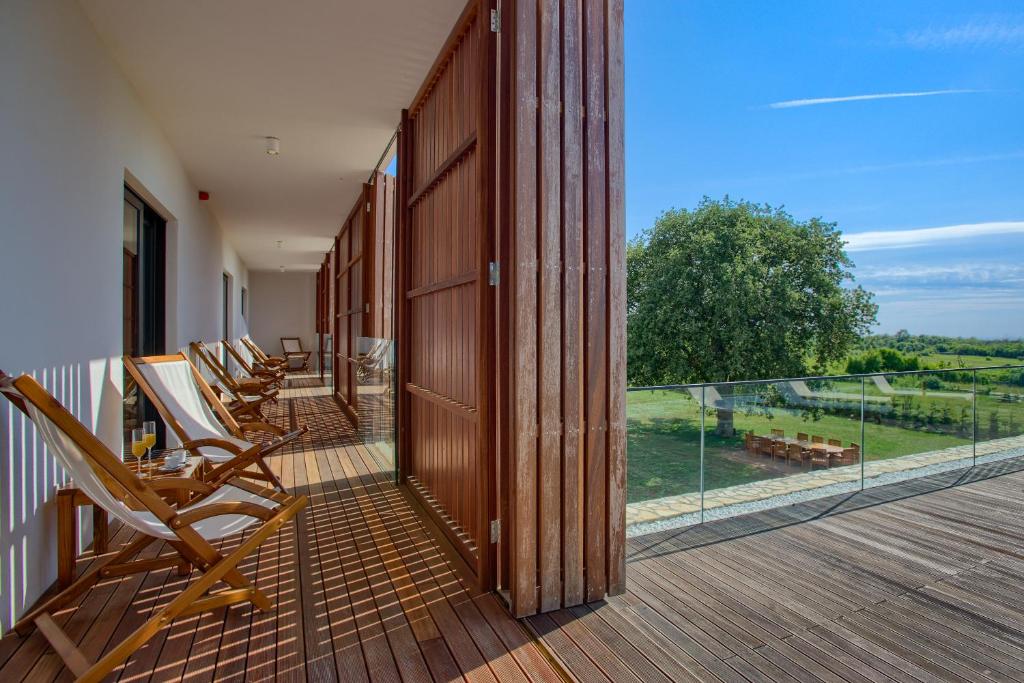 Balkón nebo terasa v ubytování Yellow Tree Jurici Home & Spa