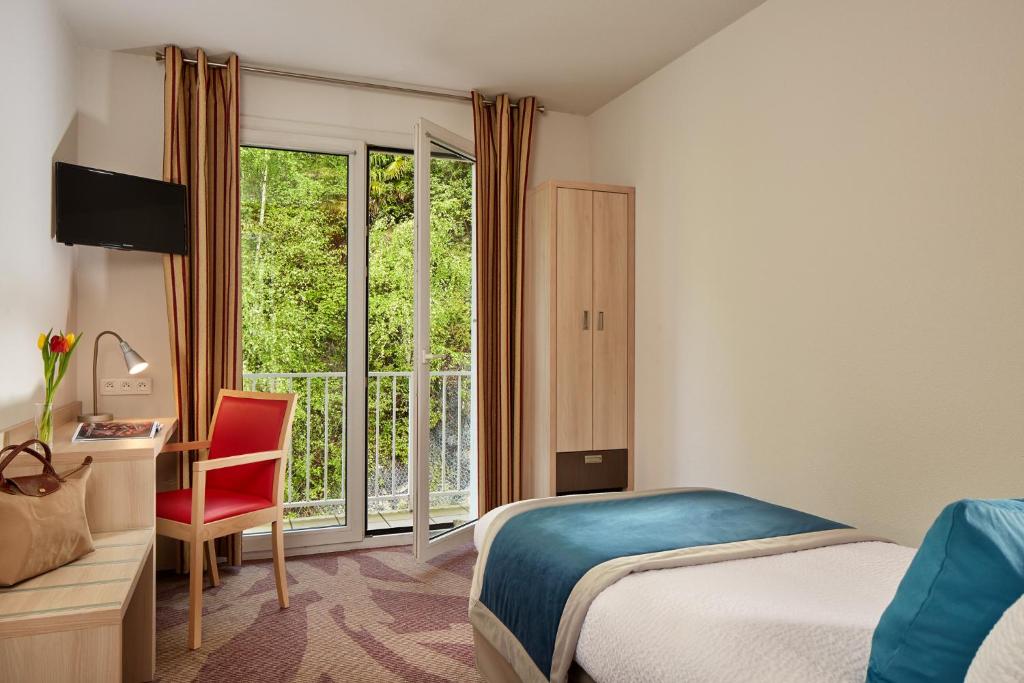 Postel nebo postele na pokoji v ubytování Hôtel Roissy