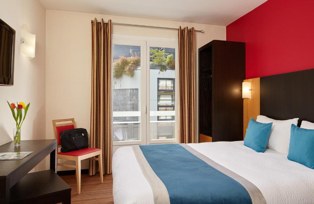 Postel nebo postele na pokoji v ubytování Hôtel Roissy