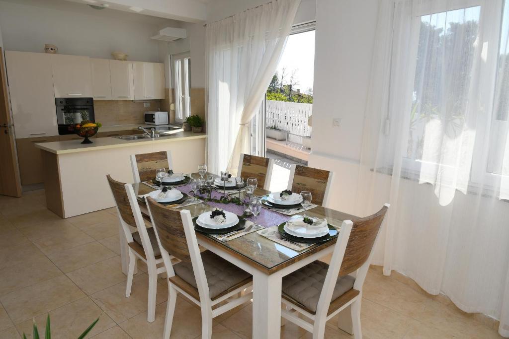 Kuchnia lub aneks kuchenny w obiekcie Apartment LIBRA with sea view