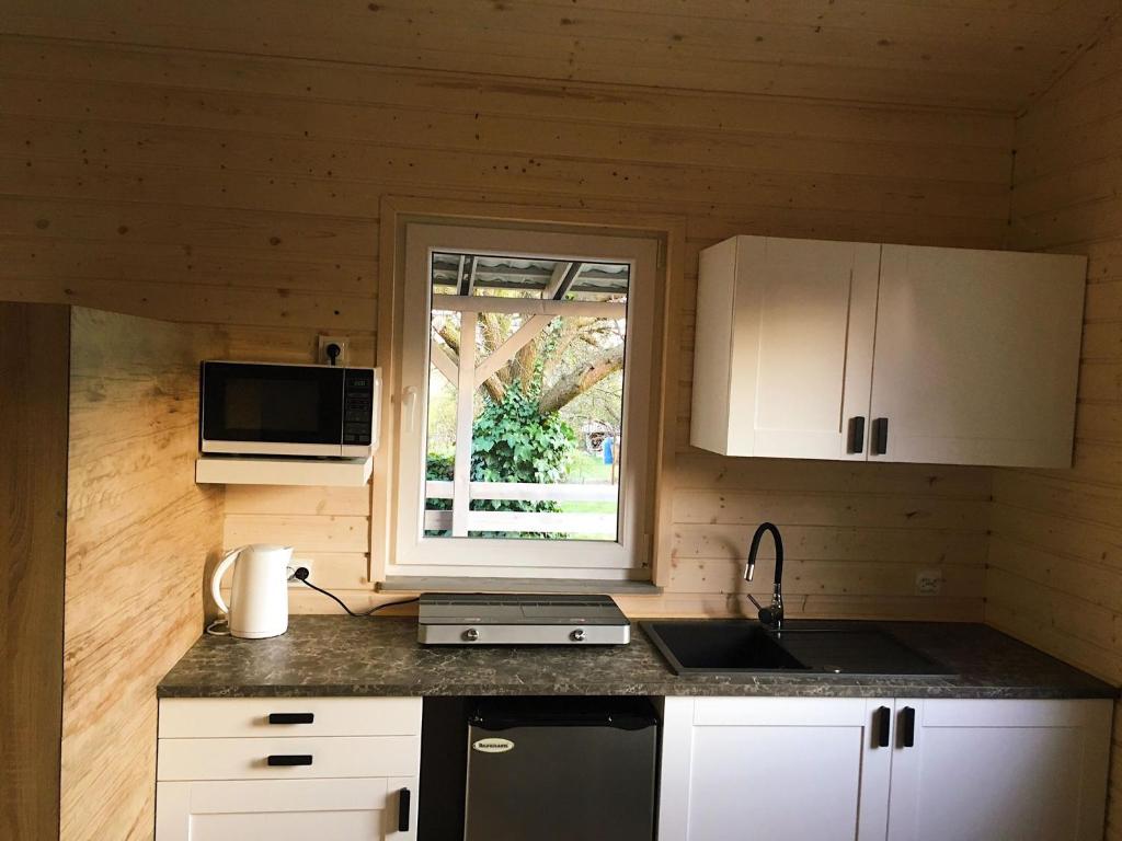 Kuchyňa alebo kuchynka v ubytovaní Domek Pod Gruszą