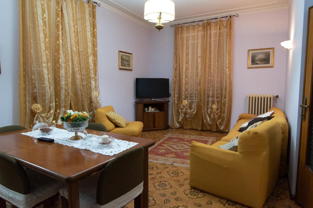 Televízia a/alebo spoločenská miestnosť v ubytovaní Casa FONTESECCA
