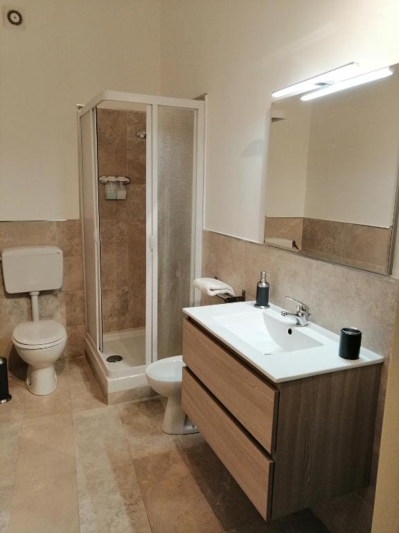 Łazienka w obiekcie Alessi Suites & Studio