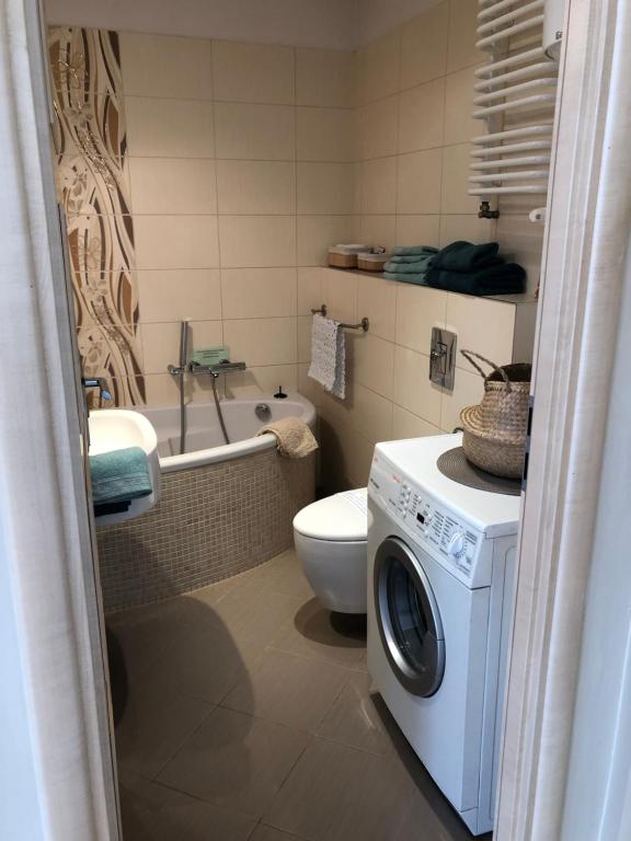Kúpeľňa v ubytovaní Apartamenty Lazurowy i Słoneczny z darmowym Parkingiem strzeżonym