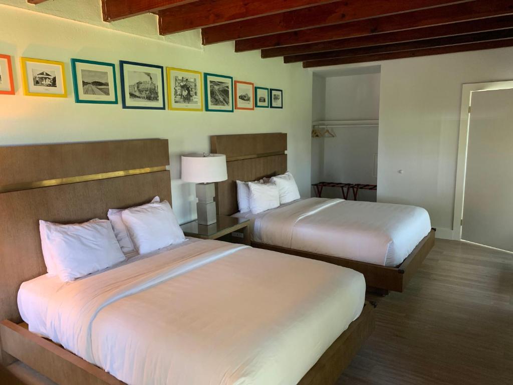 two beds in a hotel room with two beds at Sunset Inn in Islamorada