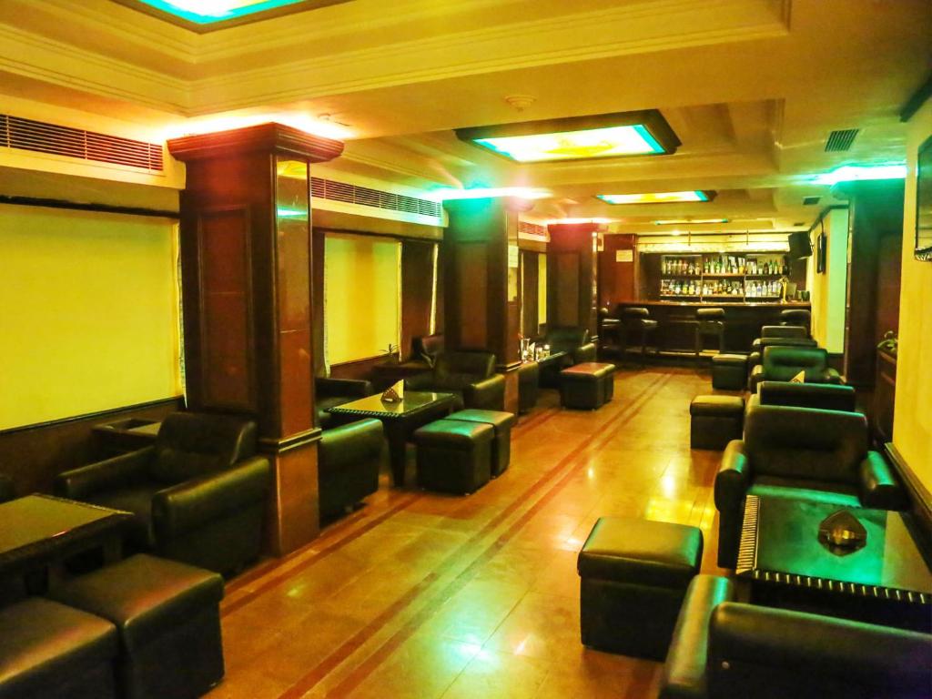 Posezení v ubytování Anandha Inn Convention Centre and Suites