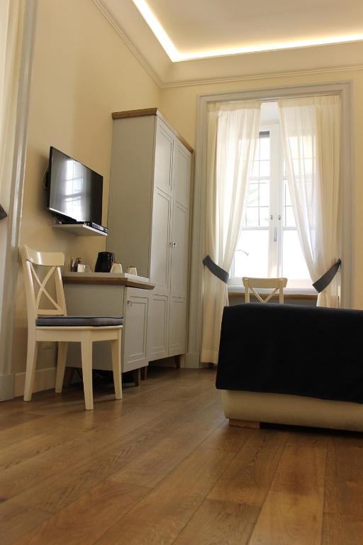Телевизор и/или развлекательный центр в Little Rose Residence